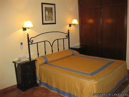 Hotel Calderon Cenes De La Vega