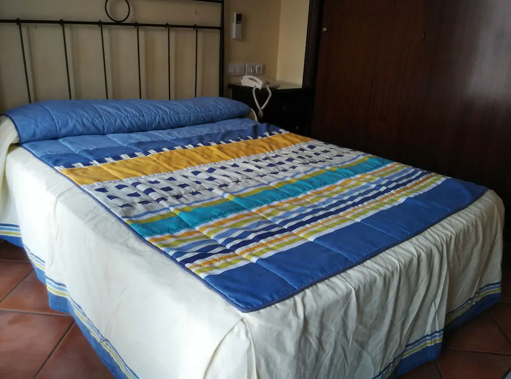 Hotel Calderon Cenes De La Vega