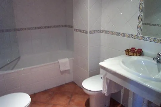 Hotel Calderon Cenes De La Vega 3*,